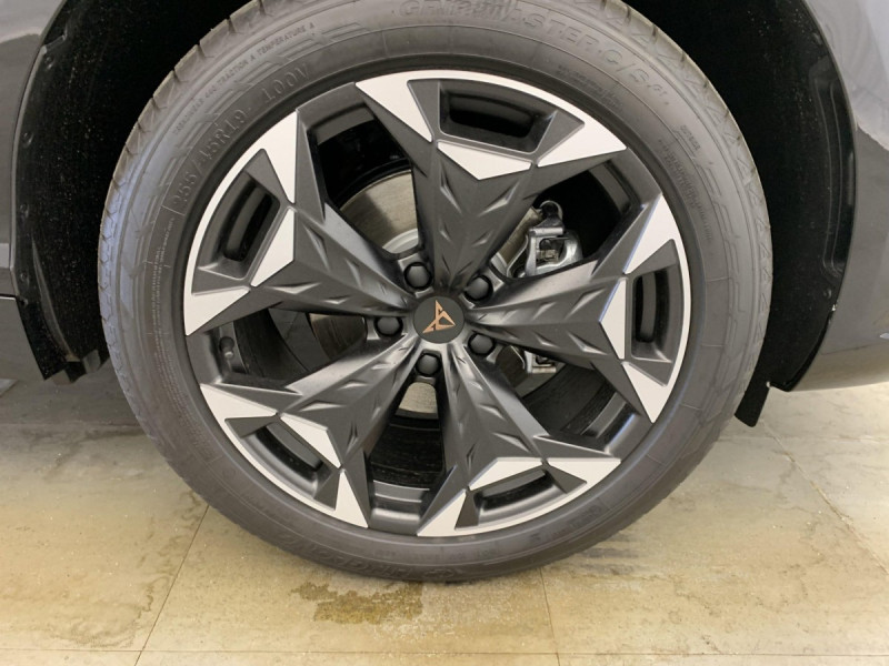 Photo 14 de l'offre de Cupra Terramar 1.5 eTSI Hybrid 150 ch DSG7 V à 35998€ chez Carlyss automobiles Vitré