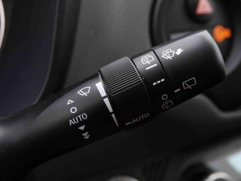 Photo 15 de l'offre de TOYOTA Yaris 1.5I VVT-I HYBRID COMFORT 100 à 18861€ chez Carlyss automobiles Vitré