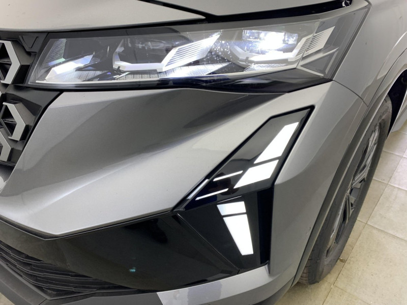 Photo 22 de l'offre de Renault AUSTRAL NOUVEAU FULL HYBRID E-TECH 200 CH EVOLUTION à 32598€ chez Carlyss automobiles Vitré