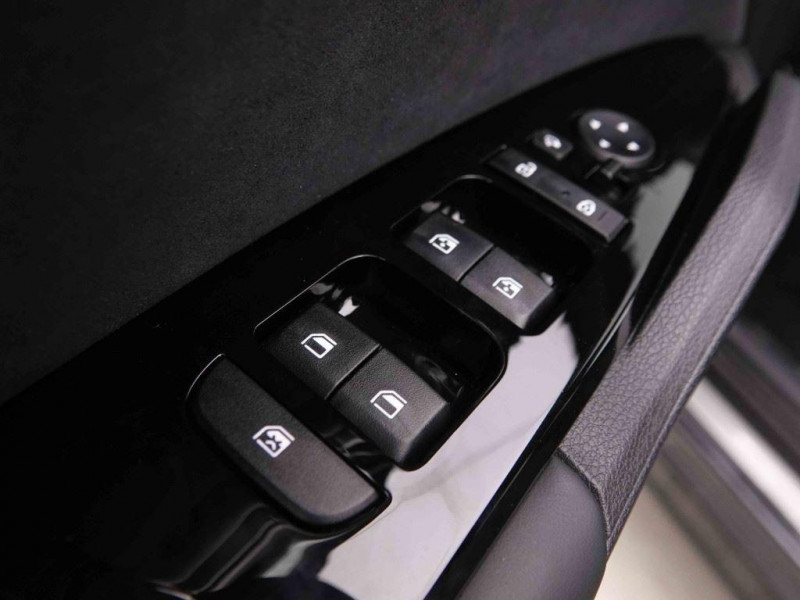 Photo 21 de l'offre de KIA SPORTAGE 1.6T-GDi HEV 215 GT-Line à 38906€ chez Carlyss automobiles Vitré