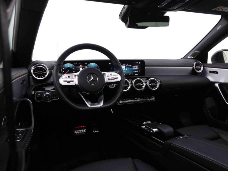 Photo 7 de l'offre de MERCEDES-BENZ CLA 220d 190 DCT 4 Matic Shooting Brake AMG-Line à 31749€ chez Carlyss automobiles Vitré