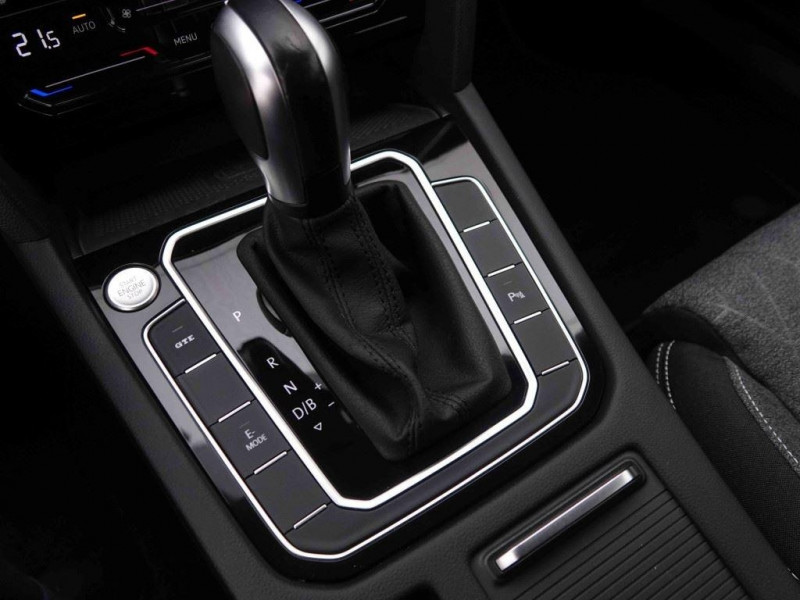 Photo 8 de l'offre de VOLKSWAGEN Passat Variant 1.4 TSi 218 GTE PHEV à 29698€ chez Carlyss automobiles Vitré