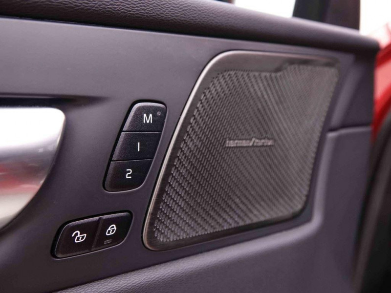 Photo 20 de l'offre de VOLVO XC60 2.0 B4 197 Geartronic Plus Dark à 51165€ chez Carlyss automobiles Vitré