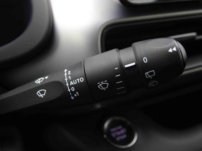 Photo 11 de l'offre de Jeep Avenger 1.2 MHEV 110 DCT6 Altitude à 27498€ chez Carlyss automobiles Vitré