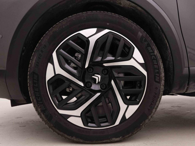 Photo 21 de l'offre de Citroën C4 X 1.2 T 130 EAT8 MAX à 21702€ chez Carlyss automobiles Vitré