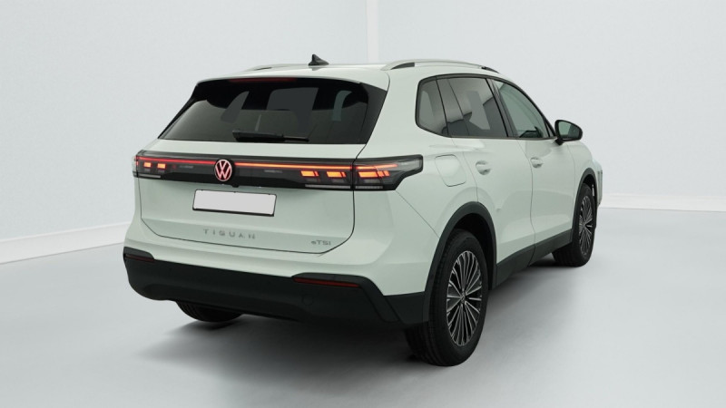 Photo 7 de l'offre de VOLKSWAGEN TIGUAN NOUVEAU 1.5 eTSI 150CV DSG7 LIFE PLUS à 37998€ chez Carlyss automobiles Vitré