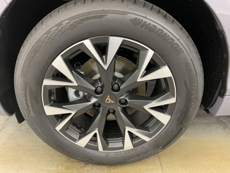 Photo 24 de l'offre de Cupra Terramar 1.5 eTSI Hybrid 150 ch DSG7 V à 36998€ chez Carlyss automobiles Vitré