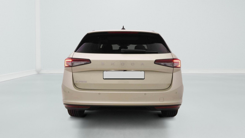 Photo 5 de l'offre de SKODA Superb 1.5 TSi MHEV 150 DSG Combi Selection à 35098€ chez Carlyss automobiles Vitré