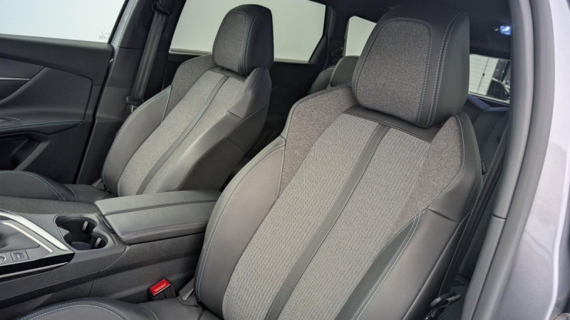 Photo 16 de l'offre de PEUGEOT 5008 PureTech 130ch S&S BVM6 Allure Pack à 24879€ chez Carlyss automobiles Vitré