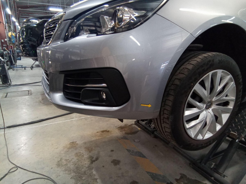 Photo 9 de l'offre de PEUGEOT 308 AFFAIRE BLUEHDI 100 S&S BVM6 PREMIUM PACK à 12598€ chez Carlyss automobiles Vitré