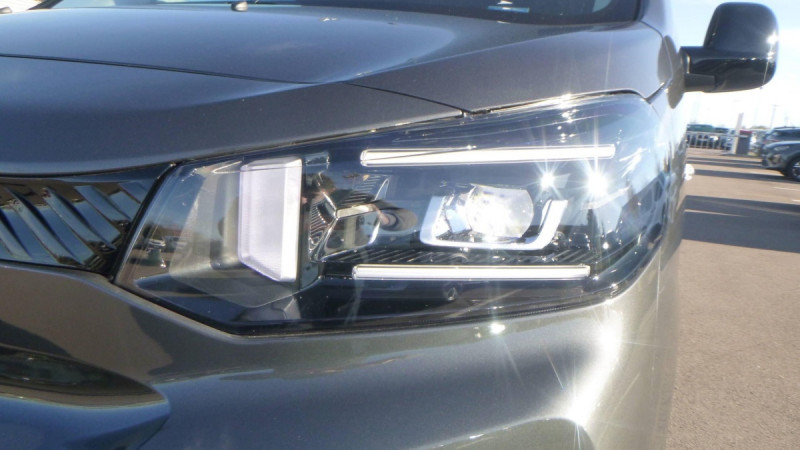 Photo 9 de l'offre de CITROEN Jumpy Cabine Approfondie JUMPY CAB APPROFONDIE M BLUEHDI 180 S&S EAT8 à 40857€ chez Carlyss automobiles Vitré