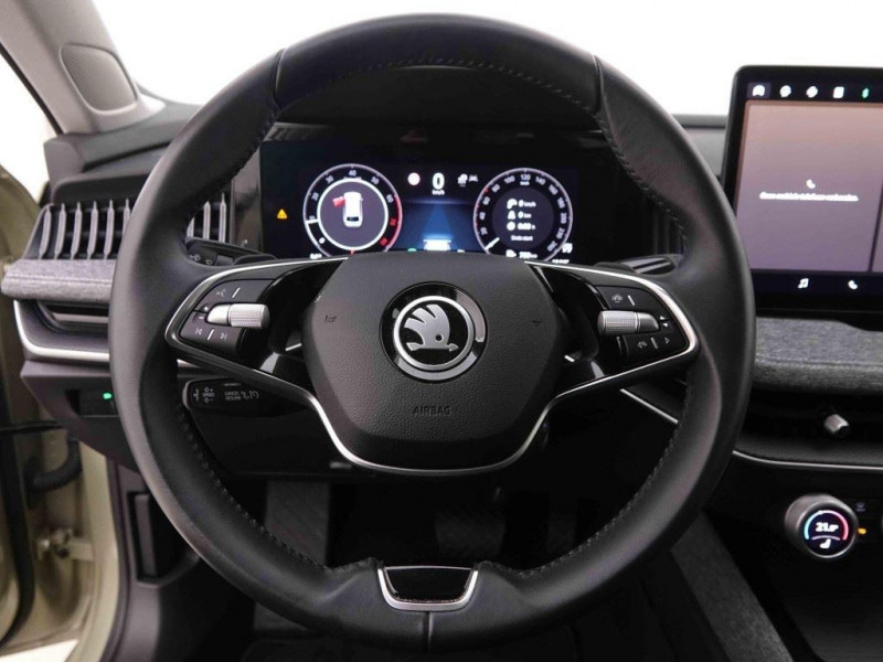 Photo 11 de l'offre de SKODA Superb 1.5 TSi MHEV 150 DSG Combi Selection à 35098€ chez Carlyss automobiles Vitré