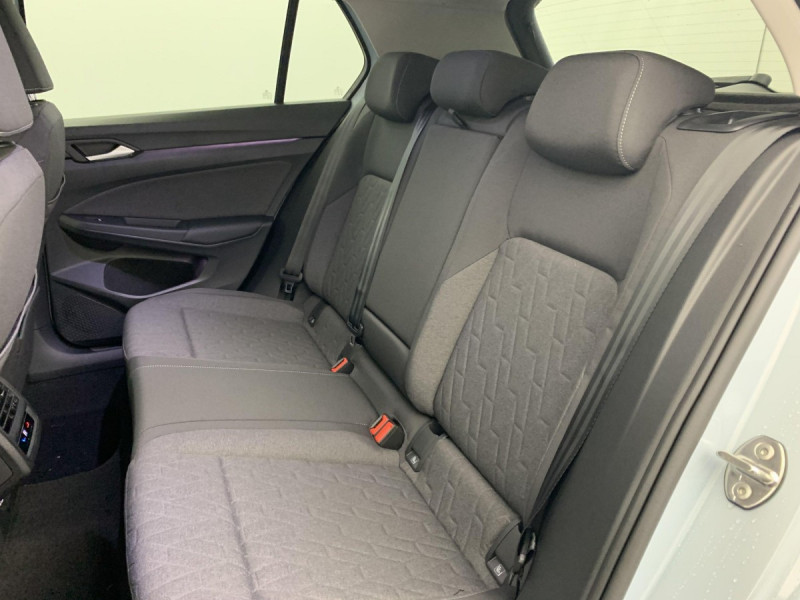 Photo 19 de l'offre de VOLKSWAGEN GOLF 8 1.5 ETSI EVO2 150 DSG7 LIFE PLUS à 30598€ chez Carlyss automobiles Vitré
