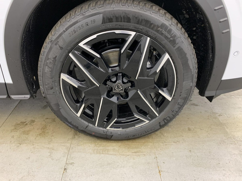 Photo 16 de l'offre de PEUGEOT 3008 Hybrid 145 e-DCS6 GT à 34998€ chez Carlyss automobiles Vitré