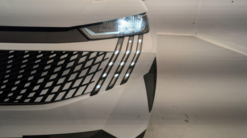 Photo 21 de l'offre de PEUGEOT 3008 NOUVEAU HYBRID 136 E-DCS6 ALLURE à 29379€ chez Carlyss automobiles Vitré