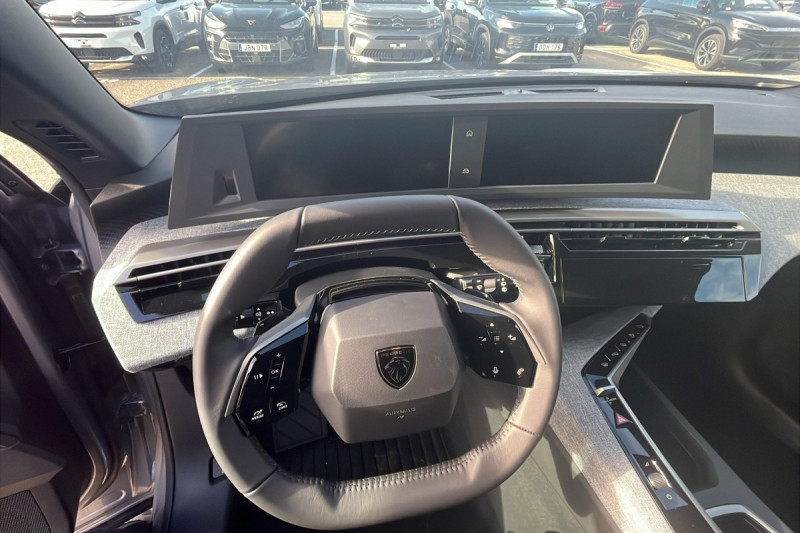 Photo 15 de l'offre de PEUGEOT 5008 Hybrid 145 e-DCS6 Allure à 31998€ chez Carlyss automobiles Vitré