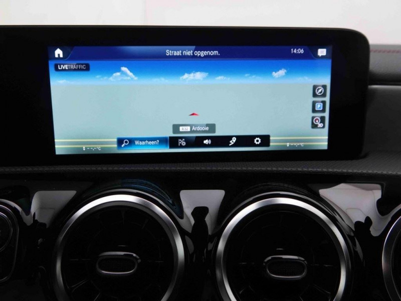 Photo 10 de l'offre de MERCEDES-BENZ CLA 200 163 DCT Shooting Brake AMG-Line à 40565€ chez Carlyss automobiles Vitré