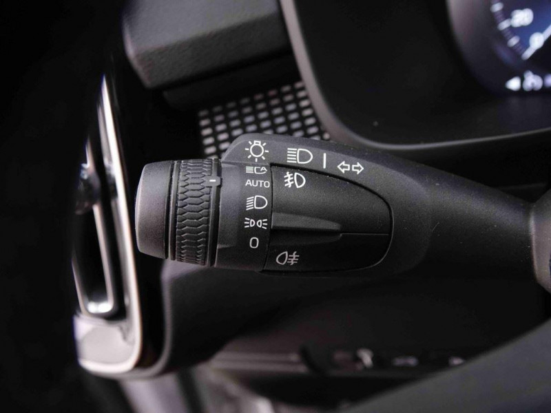 Photo 9 de l'offre de VOLVO XC40 1.5 PHEV T5 262 R-Design à 41565€ chez Carlyss automobiles Vitré