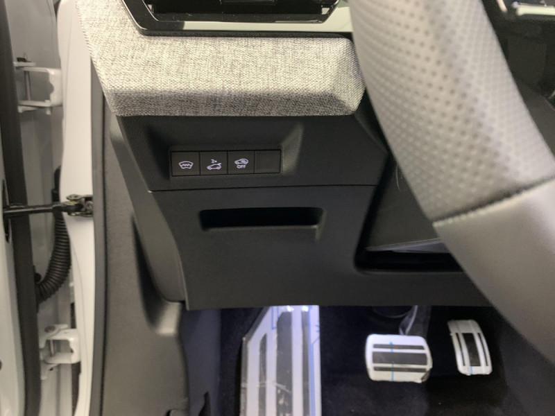 Photo 21 de l'offre de PEUGEOT 3008 Hybrid 145 e-DCS6 GT à 34998€ chez Carlyss automobiles Vitré