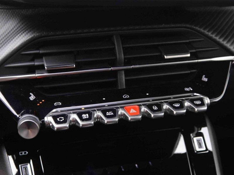 Photo 4 de l'offre de PEUGEOT 2008 1.2 HYBRID 145 eDCS6 Allure à 28698€ chez Carlyss automobiles Vitré
