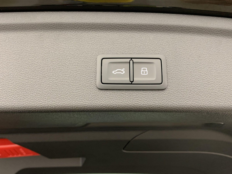 Photo 22 de l'offre de AUDI A3 SPORTBACK NOUVELLE 45 TFSI E HYBRIDE RECHARGEABLE 272 S TRONIC 6 S LINE à 43998€ chez Carlyss automobiles Vitré