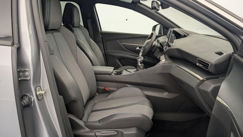 Photo 9 de l'offre de PEUGEOT 5008 PureTech 130ch S&S BVM6 Allure Pack à 24879€ chez Carlyss automobiles Vitré