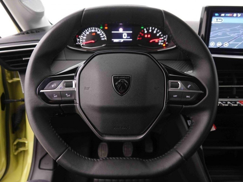 Photo 4 de l'offre de PEUGEOT 208 1.2 T 100 Active à 16532€ chez Carlyss automobiles Vitré