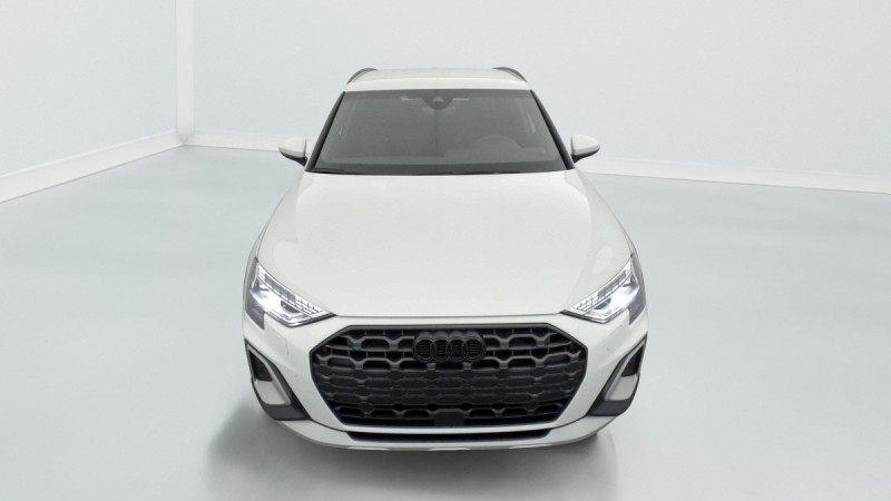 Photo 2 de l'offre de Audi A3 ALLSTREET TFSI e Hybride rechargeable 204 S tronic 6 Design à 42998€ chez Carlyss automobiles Vitré