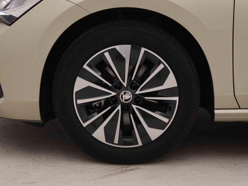 Photo 19 de l'offre de SKODA Superb 1.5 TSi MHEV 150 DSG Combi Selection à 35098€ chez Carlyss automobiles Vitré