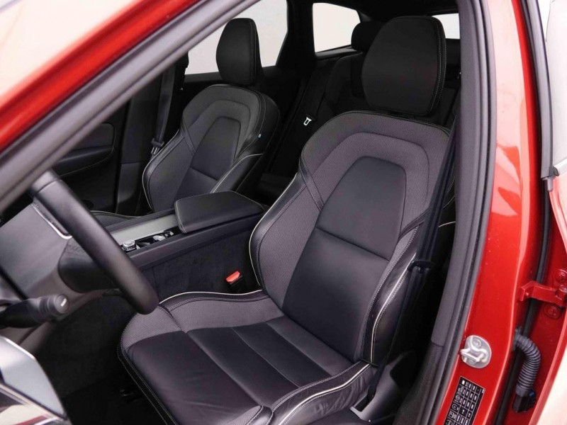 Photo 6 de l'offre de VOLVO XC60 2.0 B4 197 Geartronic Plus Dark à 51165€ chez Carlyss automobiles Vitré