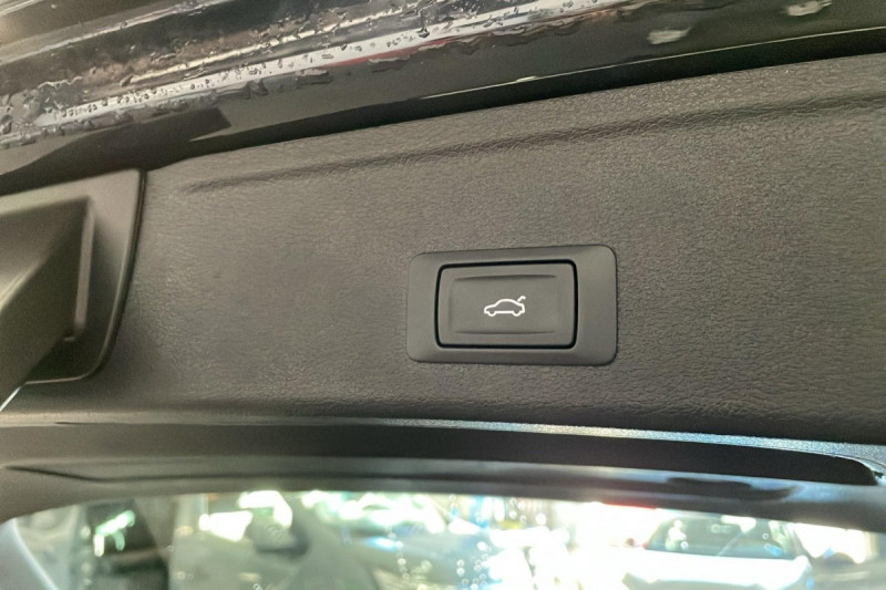 Photo 15 de l'offre de AUDI A4 AVANT 2.0 TFSI 252 S TRONIC 7 DESIGN à 19998€ chez Carlyss automobiles Vitré