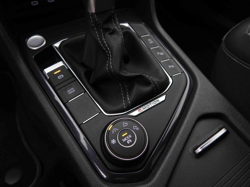 Photo 15 de l'offre de VOLKSWAGEN Tiguan Allspace 2.0 Tdi 150 DSG 4-Motion R-Line 7pl +Navi Discover Pro à 46365€ chez Carlyss automobiles Vitré