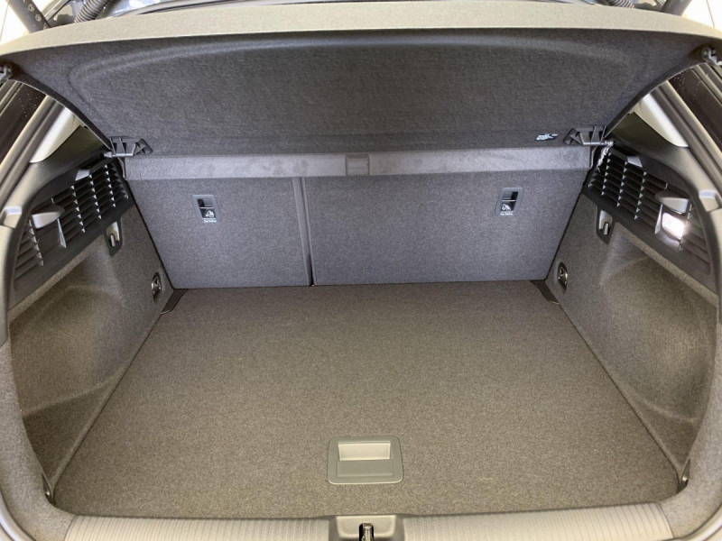 Photo 8 de l'offre de AUDI Q2 35 TFSI 150 S tronic 7 Design à 37098€ chez Carlyss automobiles Vitré