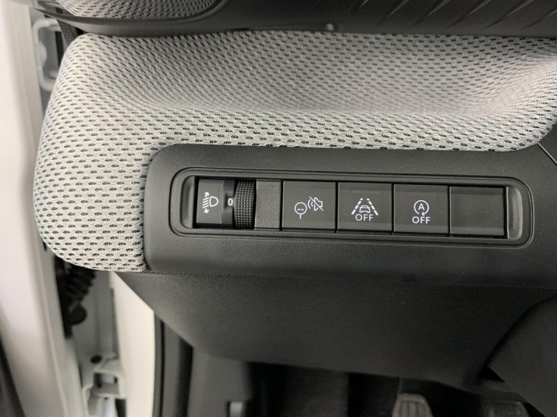 Photo 11 de l'offre de Citroën C3 SOCIETE NOUVELLE TURBO 100 BVM PRO à 17457€ chez Carlyss automobiles Vitré