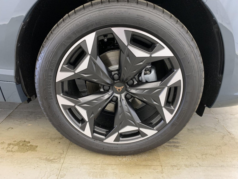 Photo 14 de l'offre de Cupra Terramar 1.5 eTSI Hybrid 150 ch DSG7 V à 35998€ chez Carlyss automobiles Vitré