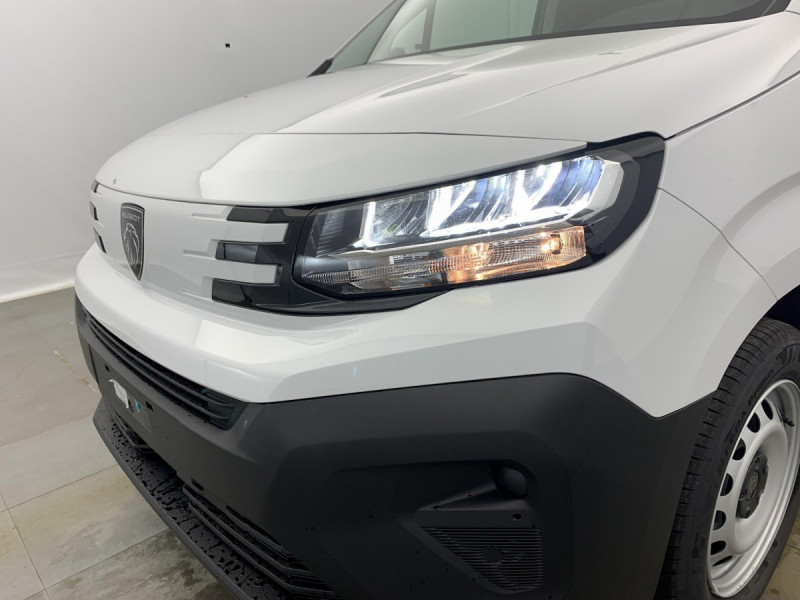 Photo 19 de l'offre de PEUGEOT Partner Fourgon M 650 KG BLUEHDI 130 S&S EAT8 à 21837€ chez Carlyss automobiles Vitré