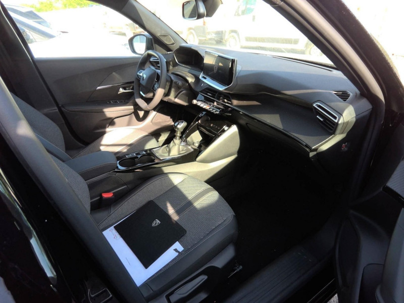Photo 3 de l'offre de PEUGEOT 2008 100 S&S BVM6 Allure à 21098€ chez Carlyss automobiles Vitré