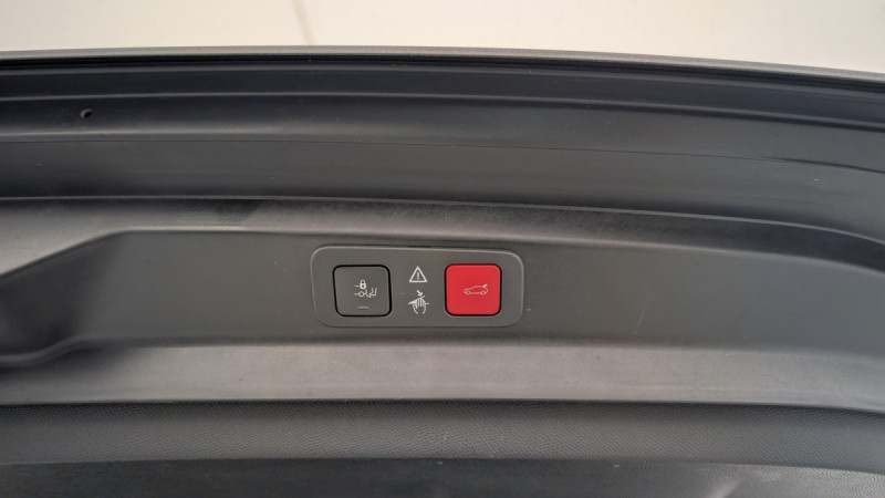 Photo 20 de l'offre de PEUGEOT 5008 PureTech 130ch S&S BVM6 Allure Pack à 24879€ chez Carlyss automobiles Vitré