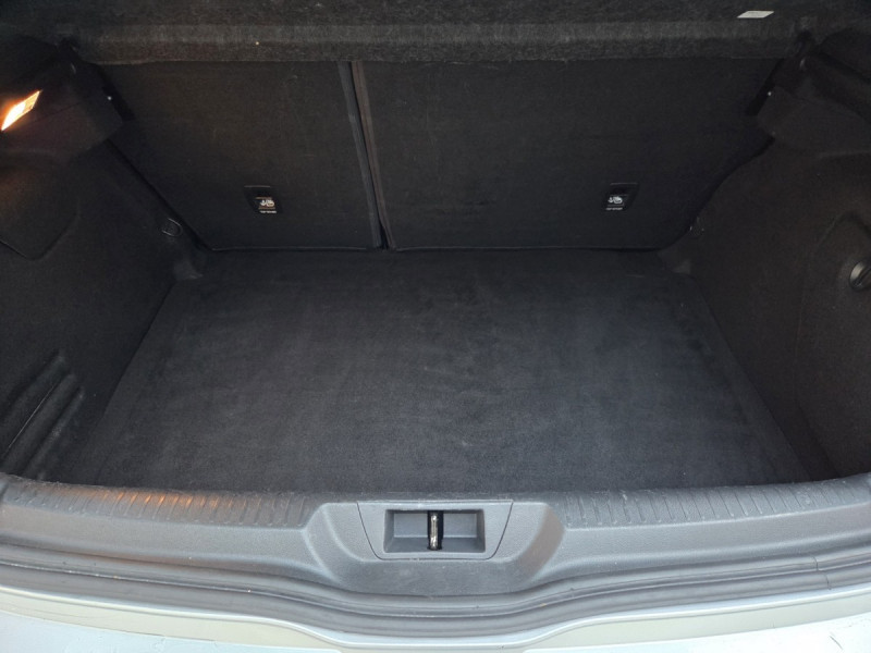 Photo 20 de l'offre de Renault Mégane Berline (4) evolution Blue dCi 115 à 14990€ chez Carlyss automobiles Vitré