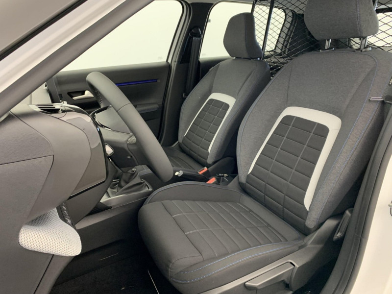 Photo 20 de l'offre de Citroën C3 SOCIETE NOUVELLE TURBO 100 BVM PRO à 15597€ chez Carlyss automobiles Vitré