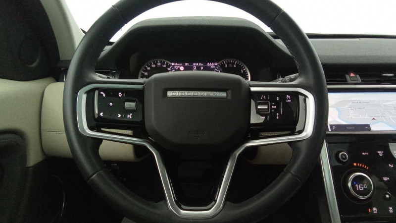 Photo 3 de l'offre de LAND-ROVER Discovery Sport Discovery Sport Mark VII P300e PHEV AWD BVA SE à 35598€ chez Carlyss automobiles Vitré