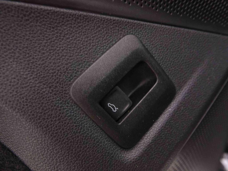 Photo 14 de l'offre de VOLKSWAGEN Tiguan 1.5 eTSi MHEV 150 DSG Elegance à 41998€ chez Carlyss automobiles Vitré