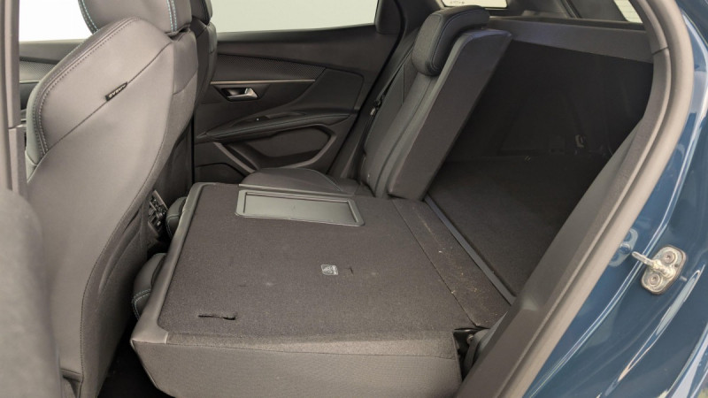 Photo 12 de l'offre de PEUGEOT 3008 Hybrid 136 e-DCS6 Allure Pack à 27562€ chez Carlyss automobiles Vitré