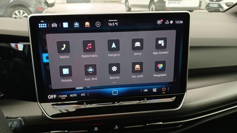 Photo 7 de l'offre de VOLKSWAGEN GOLF Golf 2.0 TDI 150 DSG7 R-Line à 37998€ chez Carlyss automobiles Vitré