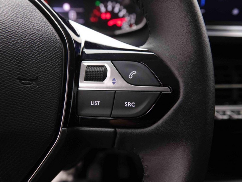 Photo 13 de l'offre de PEUGEOT 208 PureTech 100 S&S BVM6 Active à 17498€ chez Carlyss automobiles Vitré