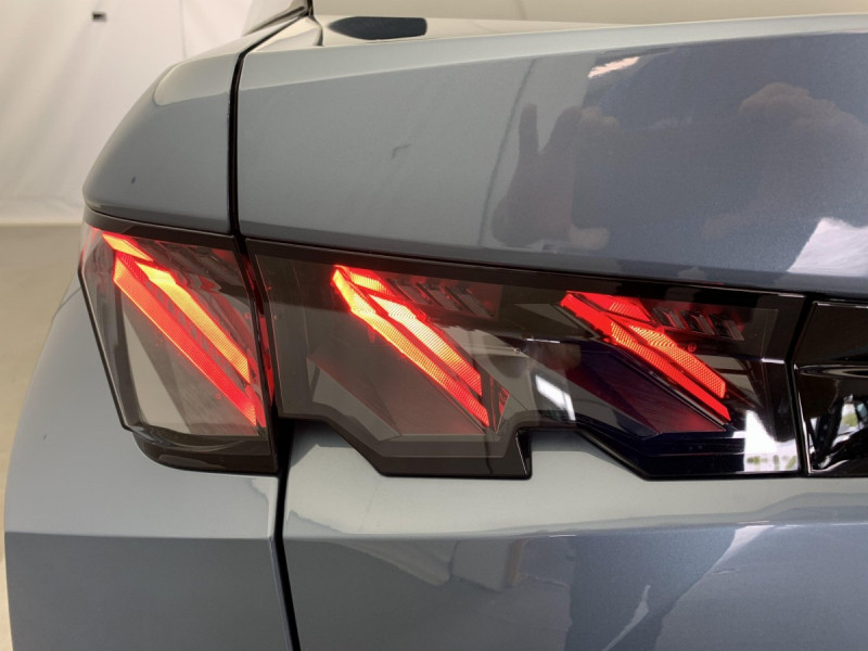 Photo 13 de l'offre de PEUGEOT 3008 Hybrid 145 e-DCS6 GT à 32958€ chez Carlyss automobiles Vitré