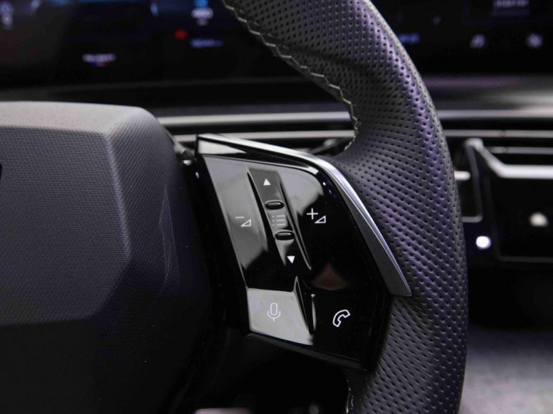 Photo 18 de l'offre de PEUGEOT 3008 1.2 HYBRID 136 E-DSC6 New Model GT à 40965€ chez Carlyss automobiles Vitré