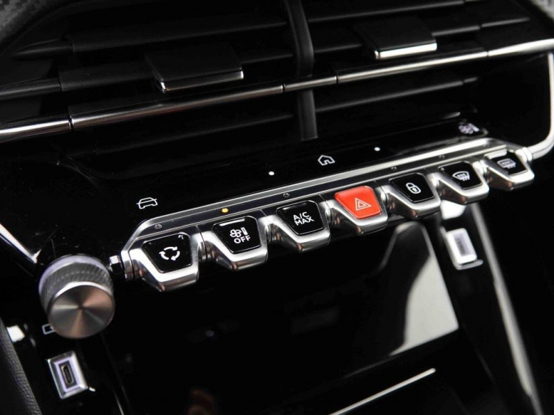 Photo 11 de l'offre de PEUGEOT 2008 1.2 T 130 EAT8 GT Line à 24702€ chez Carlyss automobiles Vitré