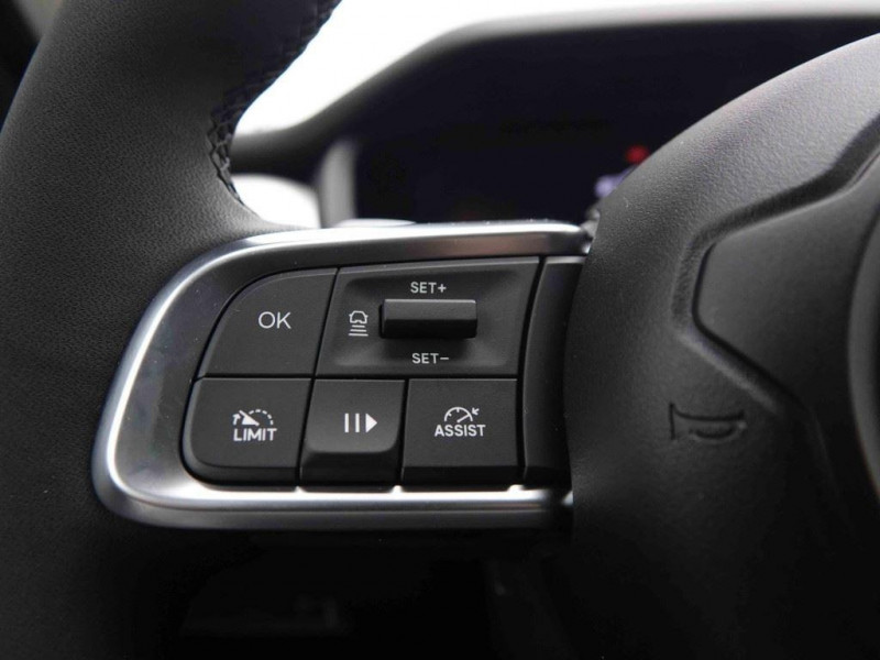 Photo 12 de l'offre de Jeep Avenger 1.2 MHEV 110 DCT6 Altitude à 27498€ chez Carlyss automobiles Vitré