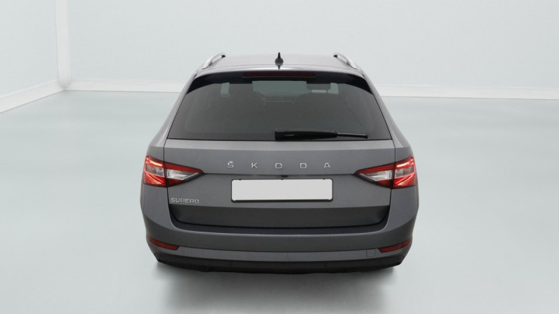 Photo 6 de l'offre de SKODA Superb Combi Superb Combi 2.0 TDI 150 SCR DSG7 Business à 32598€ chez Carlyss automobiles Vitré